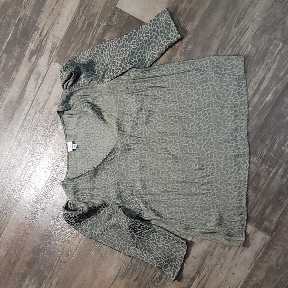 EUC- A New Day Animal Print V neck shirt. Size-L